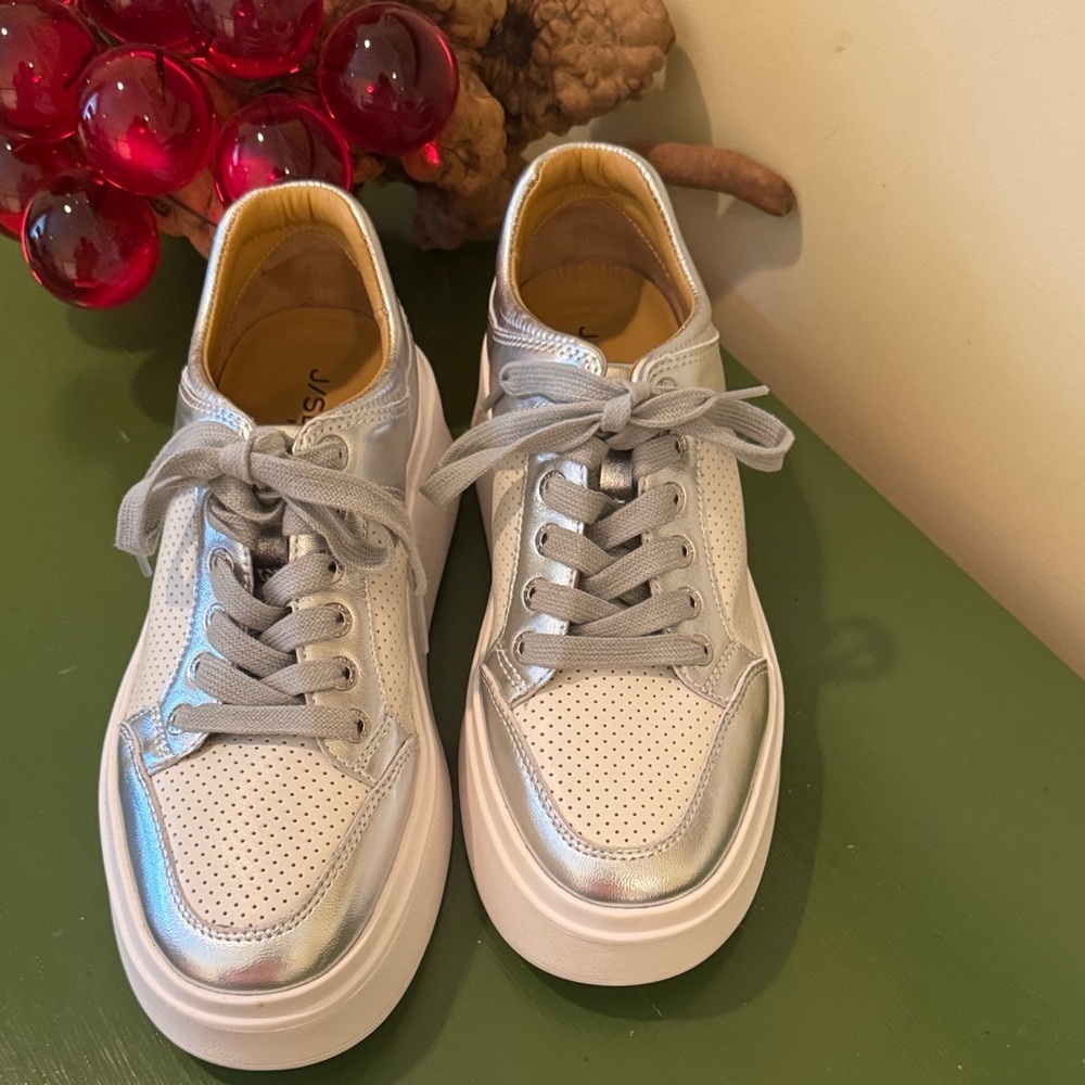 J/Slides NYC. NWOT white and silver Leather sneakers